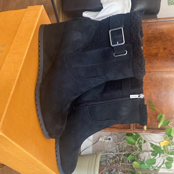 NWT Unisa Colbie wedge black suede booties size 7 - Picture 4 of 8